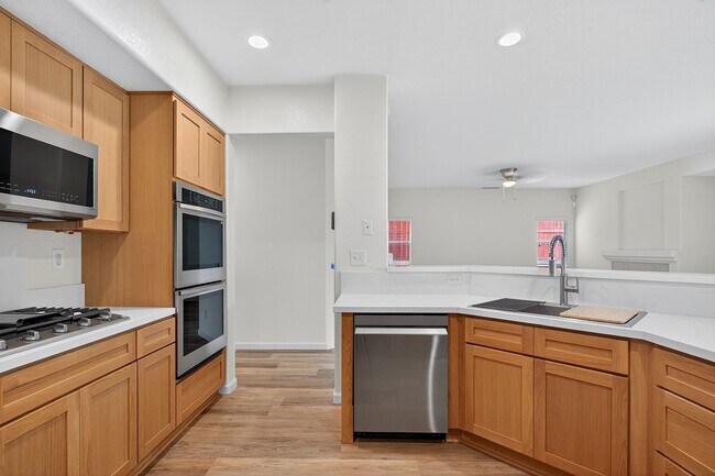 Building Photo - Most Desireable Neighborhood in Temecula  Eastridge by Redhawk