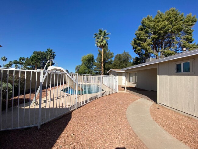 Building Photo - 5149 E Shaw Butte Dr