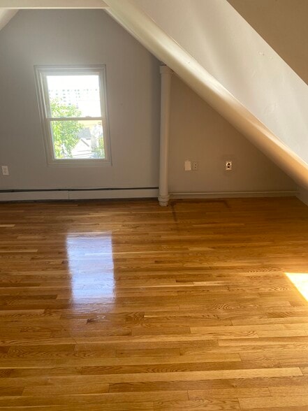 Building Photo - 136 Campbell Ave