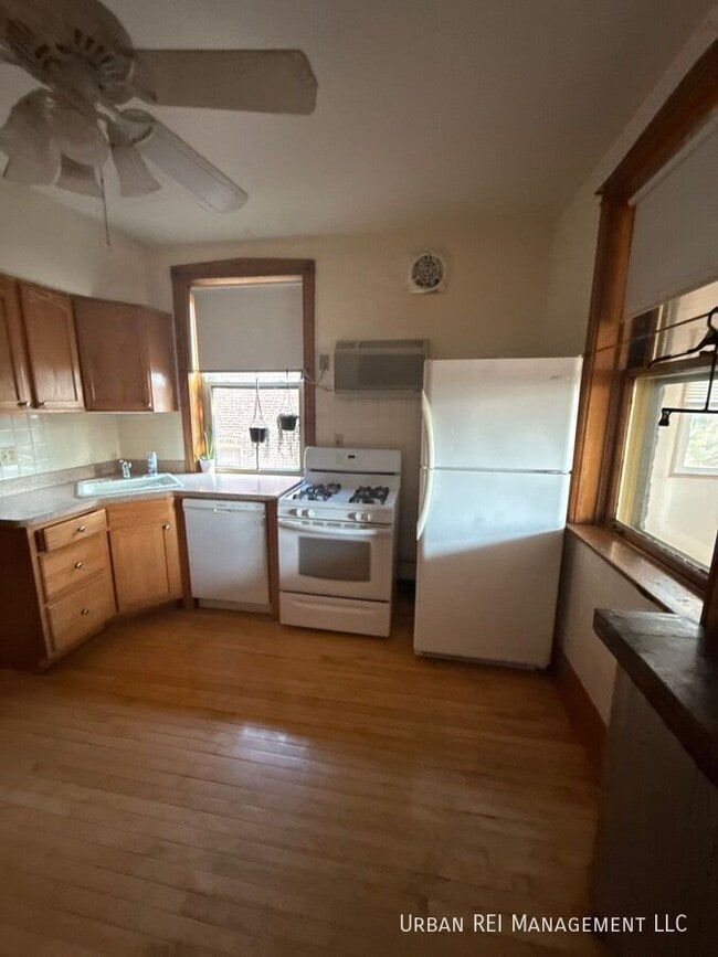 Building Photo - 3342 S Lowe Ave