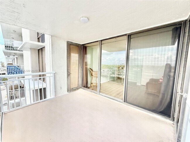 Building Photo - 1600 S Ocean Dr