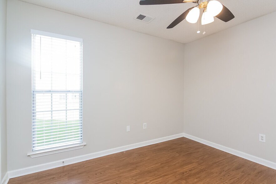 Building Photo - 7366 Pecan Meadow Dr E
