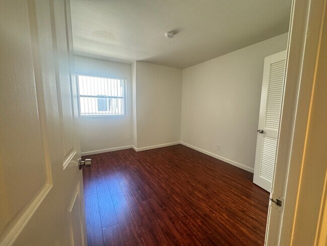 Building Photo - 13012 Riverside Dr
