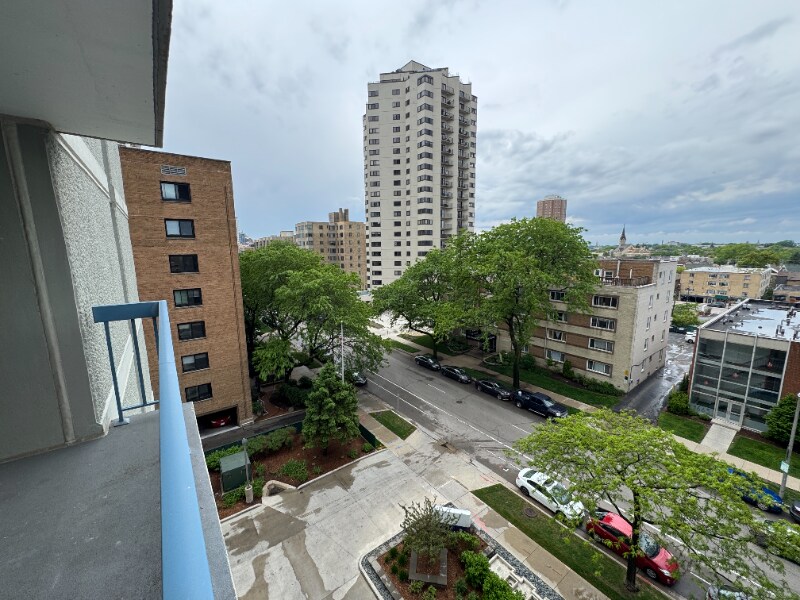 Building Photo - 1660 N Prospect Ave