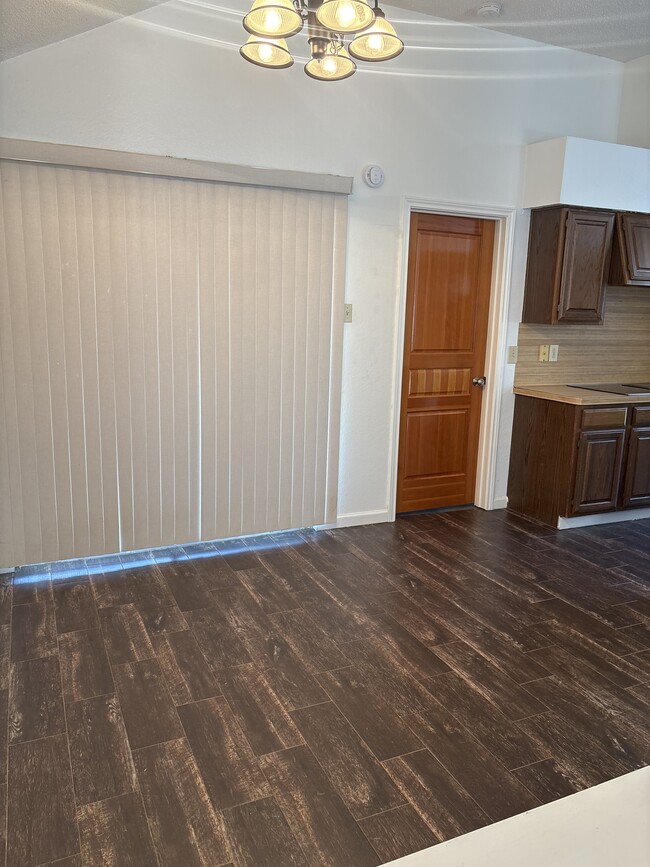 Building Photo - 106 Hollywood Dr