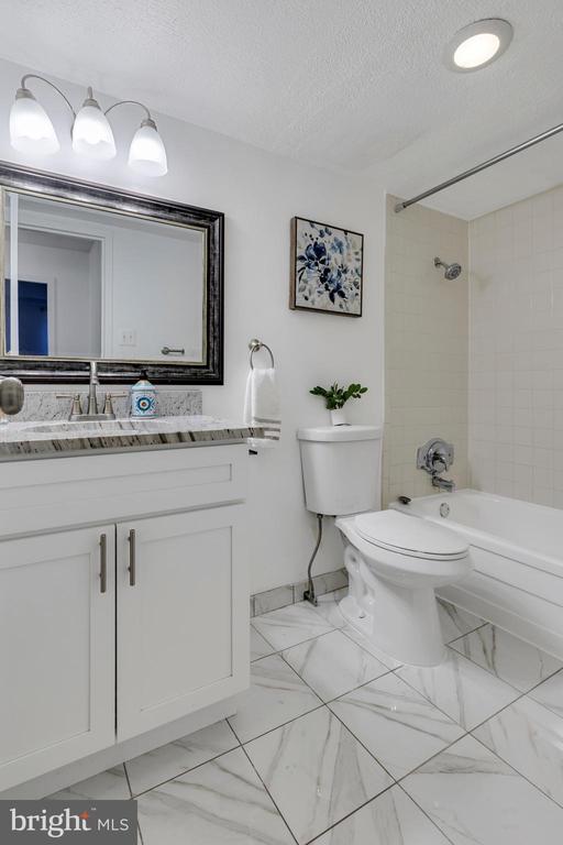 Building Photo - 2030 N Adams St