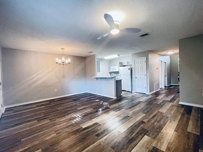 Building Photo - 214 Tooke St