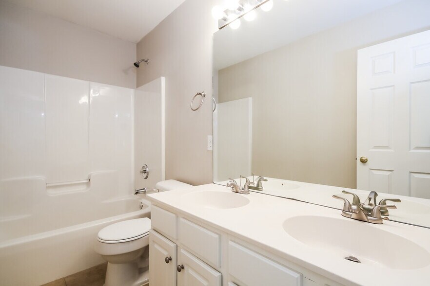 Building Photo - 8909 Lyleton Ln