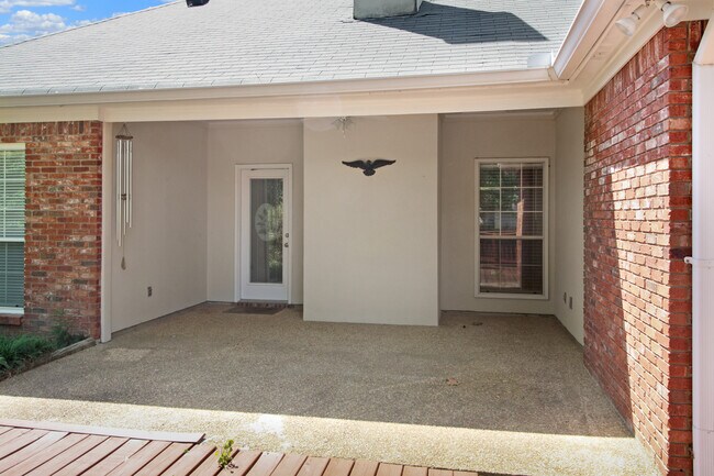 Building Photo - 345 Avonlea Ln