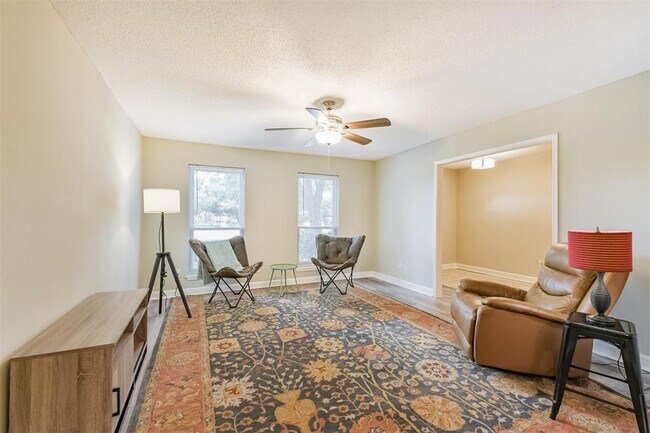 Building Photo - 1352 Country Pl Dr