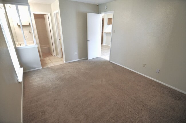 Building Photo - 10616 Mellow Meadow Dr
