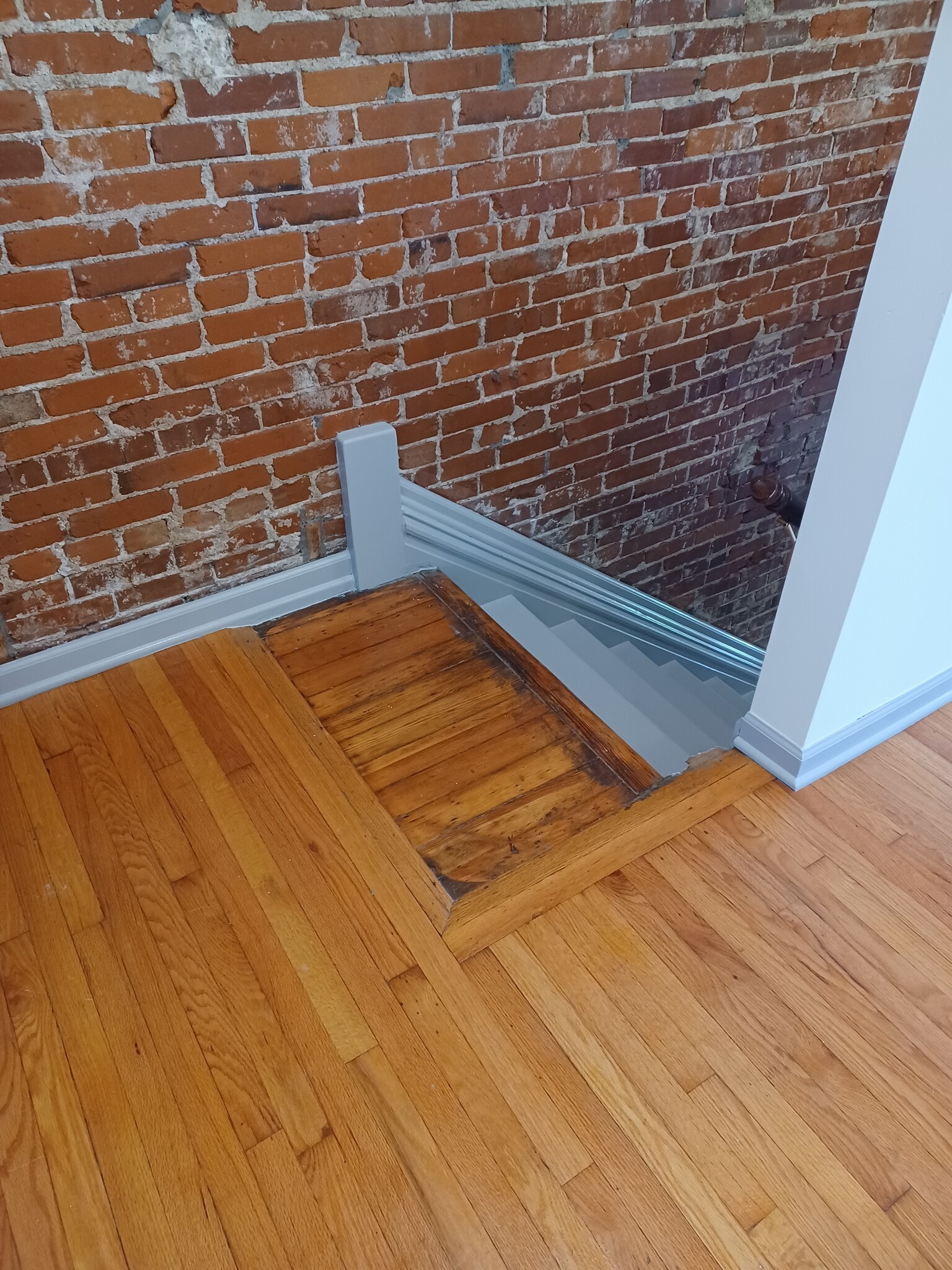 Top of Stairs - 4380 Chouteau Ave