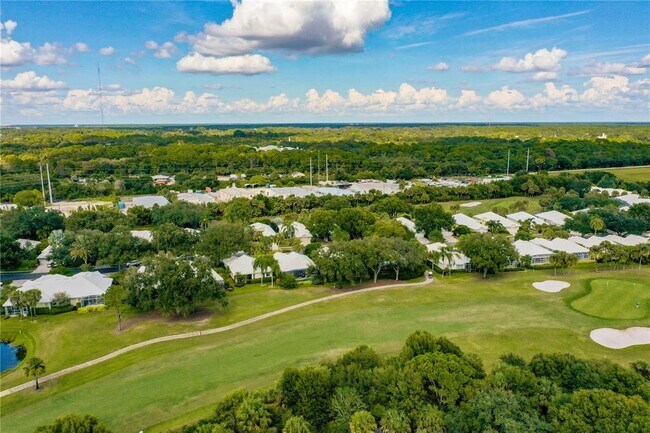 Building Photo - 539 Fallbrook Dr