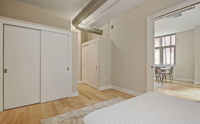 Building Photo - Incredible Luxury 2BR/2BA Condo Includes G...