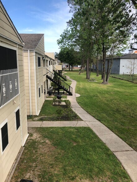 Building Photo - 15115 Mesa Dr