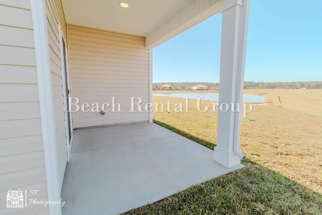 Building Photo - Modern Features, Classic Comfort!