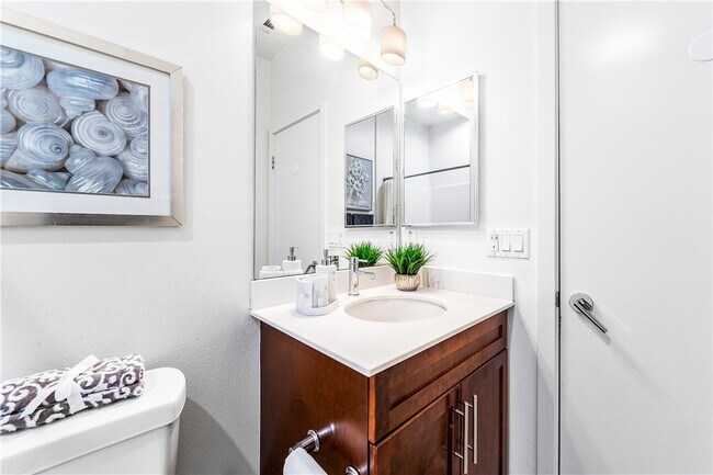 Building Photo - 664 Colorado Cir