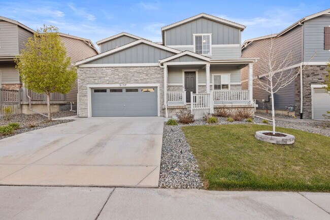 Building Photo - Beautiful 4-Bedroom Home on Blue Lunar Lan...