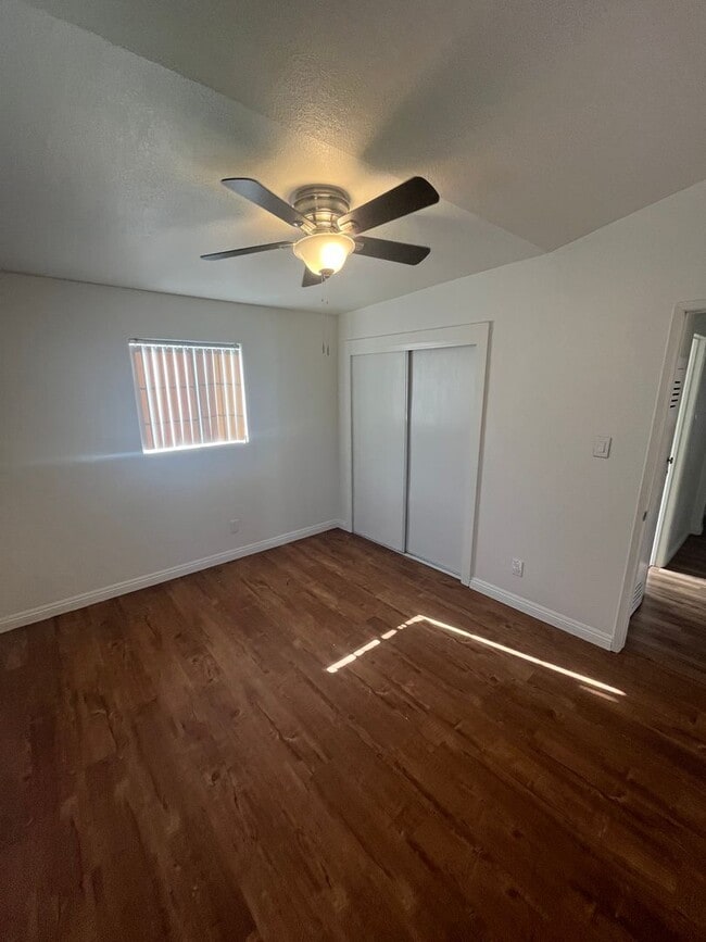 Building Photo - 5850 Cedarglen Dr