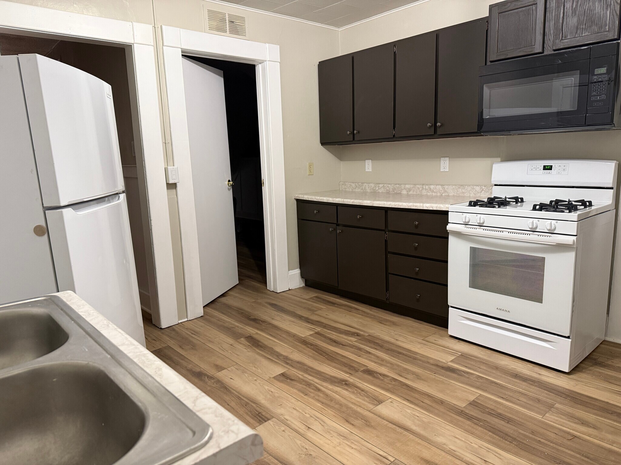 Updated kitchen with new gas stove and overhead Microwave - 377 Ellis St