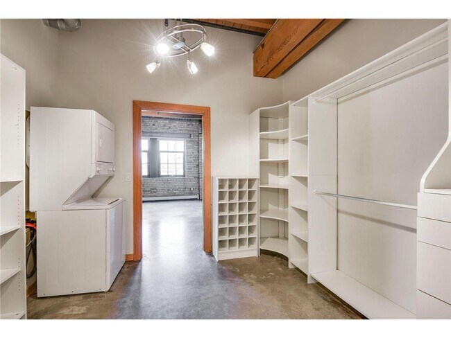Building Photo - 404 N Washington Ave