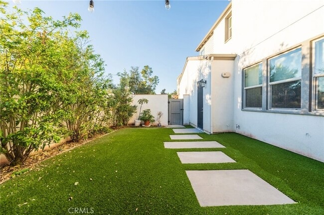 Building Photo - 102 Spectacle