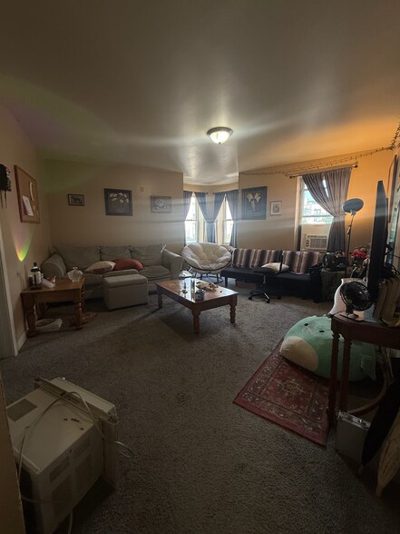 Primary Photo - 96 Hammond St