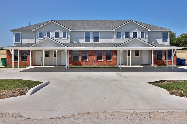 Primary Photo - ? Spacious & Stylish 4-Bedroom Duplex?