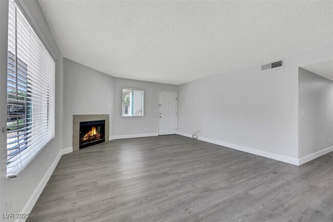 Building Photo - 1575 W Warm Springs Rd
