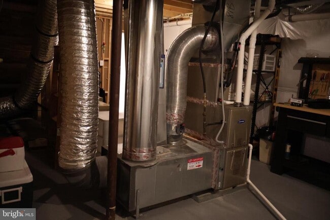 Building Photo - 659 Thomas Penn Dr