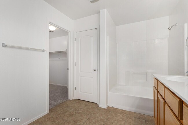 Building Photo - 2261 S Ponderosa Dr