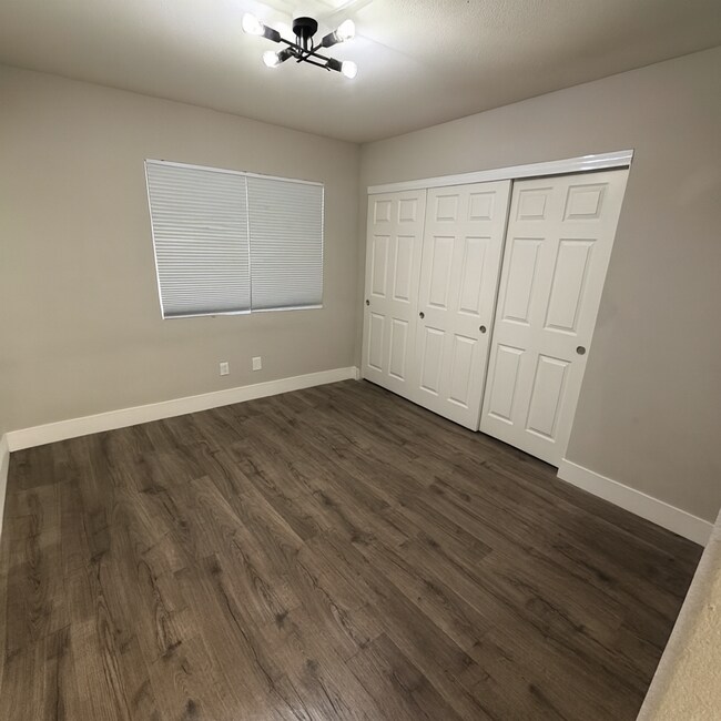 Building Photo - BEAUTIFUL 5BD/3BA TWO-STORY HOME W/ POOL IN HENDERSON. 3 CAR GARAGE!