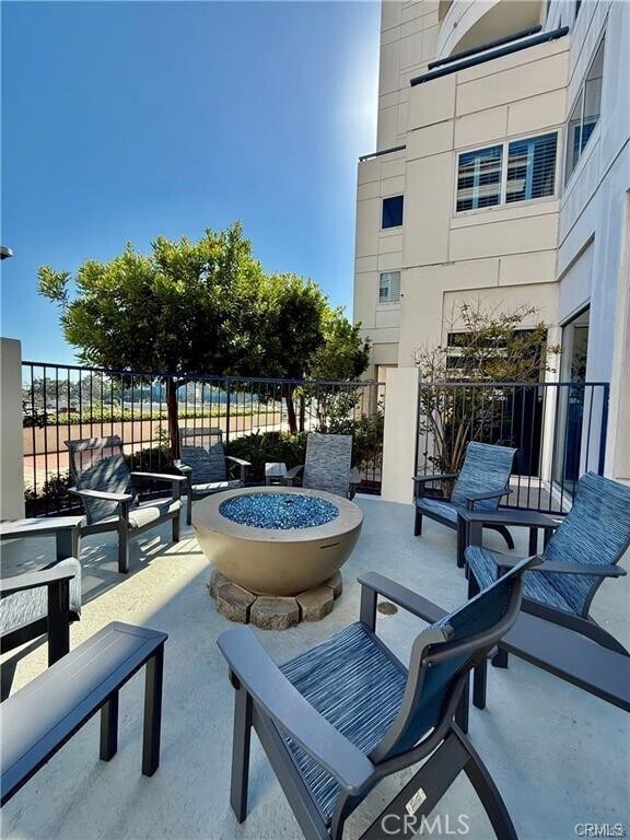 Building Photo - 525 E Seaside Way