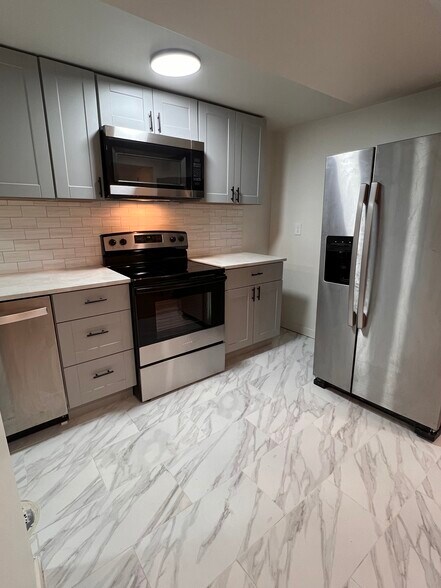 Building Photo - 8771 Oakwood St