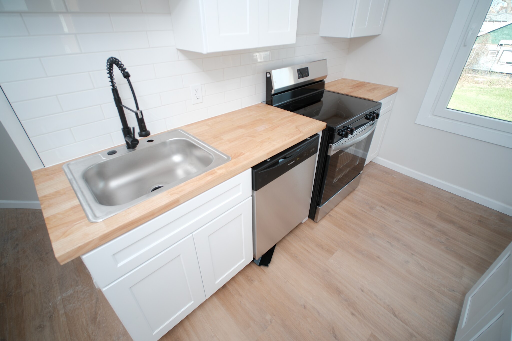 Building Photo - 476 W Savannah St