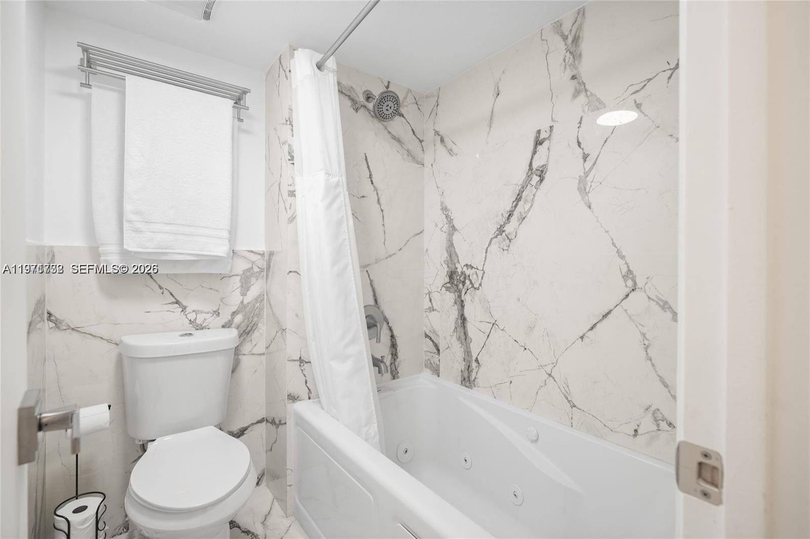 Building Photo - 380 Racquet Club Rd