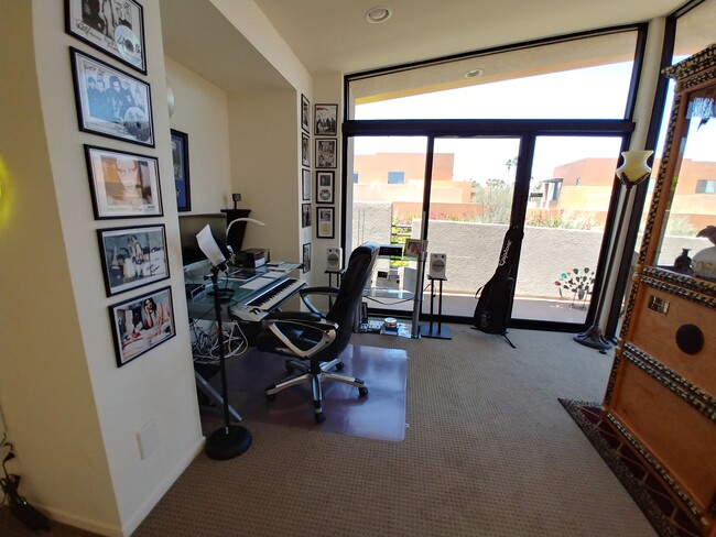 Building Photo - 409 N Avenida Caballeros