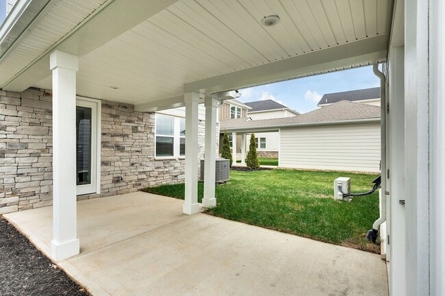 Building Photo - 3040 Poplar Farms Dr