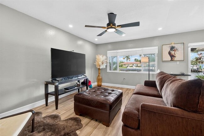 Building Photo - 6537 Cape Hatteras Way NE