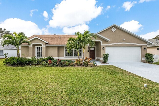 Building Photo - Stunning 3 Bed, 2 Bath Home in Vizcaya Estates