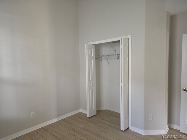Building Photo - 1641 N Shadowview Path
