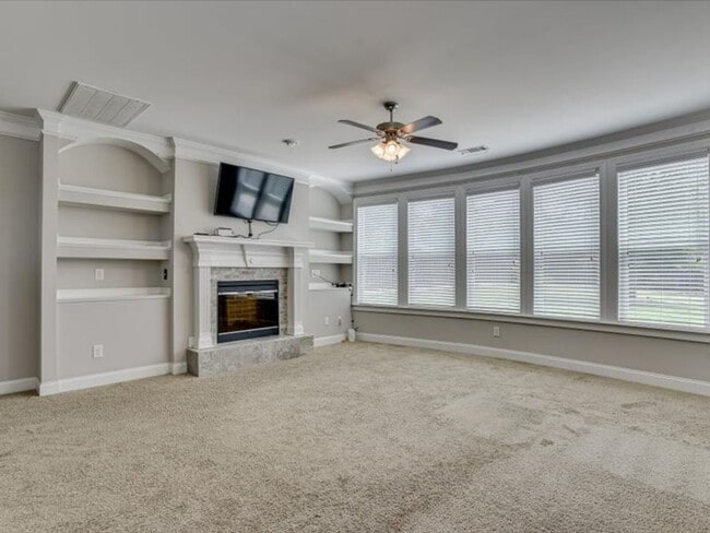 Building Photo - 5 Bedroom 3 Bath In Evans!