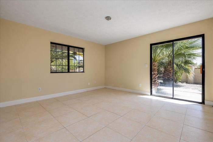 Building Photo - 12575 Deodar Ave