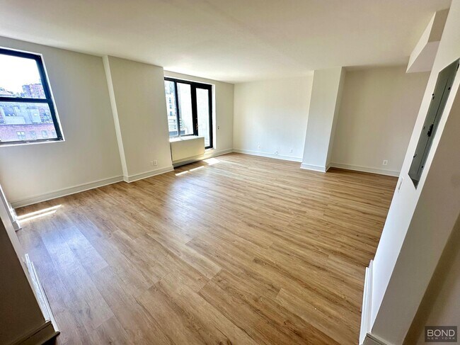 Building Photo - 323 W 96th St