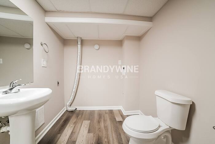 Building Photo - 914 SW Foxtail Dr