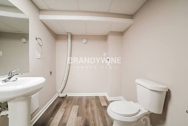 Building Photo - 914 SW Foxtail Dr