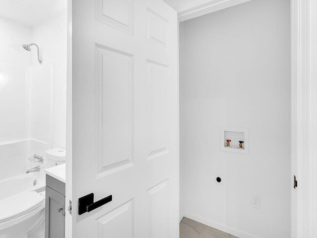 Building Photo - 1253 Dunwoody Ln NE