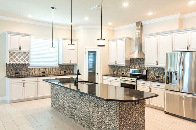 Building Photo - Vibrant 4/3 home in Longleaf!