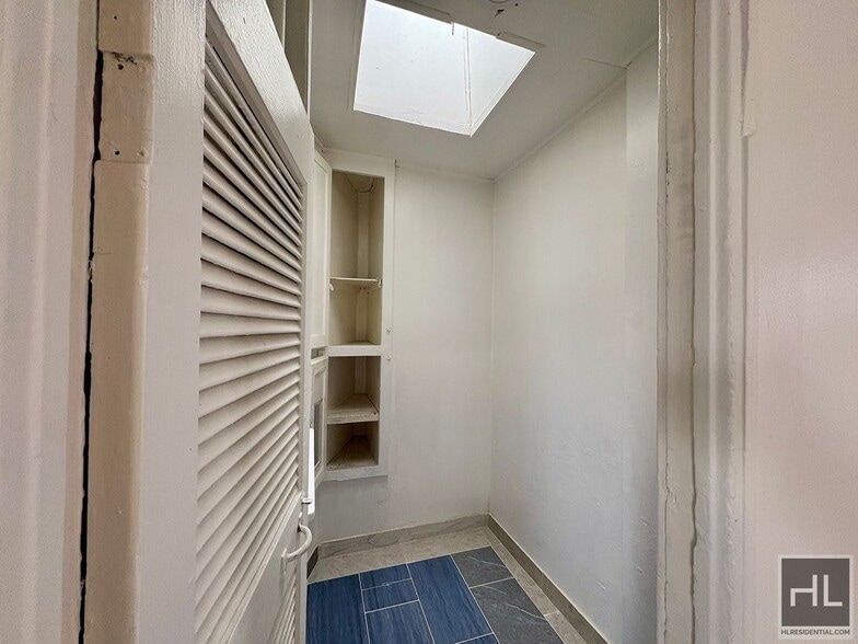 Building Photo - EASTCHESTER ROAD, BRONX