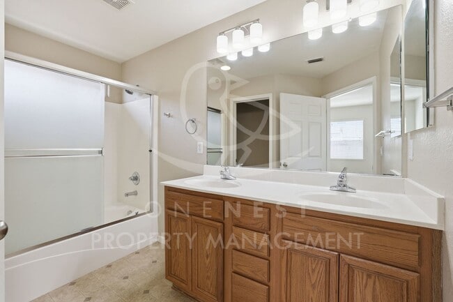Building Photo - 3 Bedroom 2 Bathroom Plumas Lake, Move in Ready